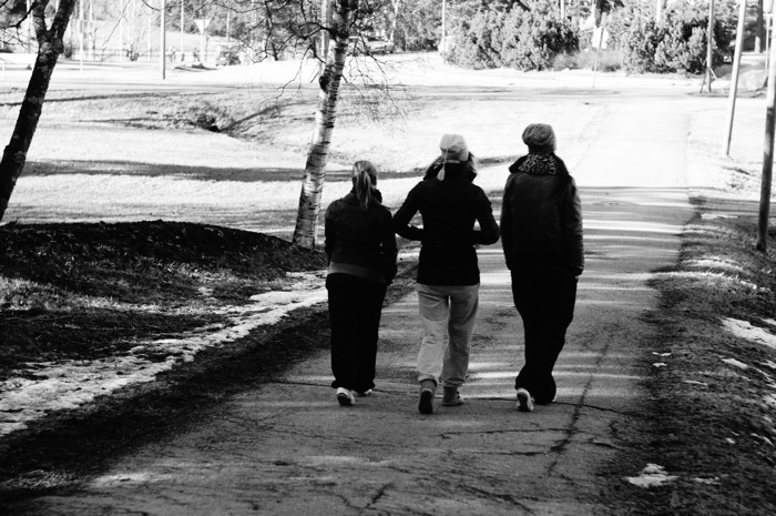 Syömishäiriöt ovat kokonaisvaltaisia ja pitkäaikaisia sairauksia. / Kuka tahansa voi sairastaa syömishäiriötä